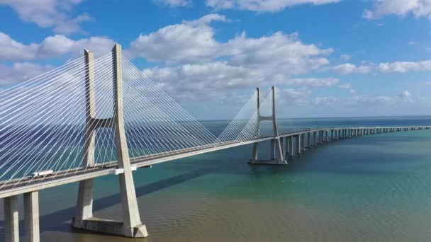 Tagesaufnahmen Der Berühmten Vasco Gama Brücke Über Den Tejo Lissabon — Stockvideo