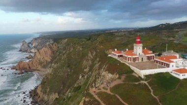 Cabo da Roca, Portekiz 'de deniz feneriyle ünlü bir simgedir.