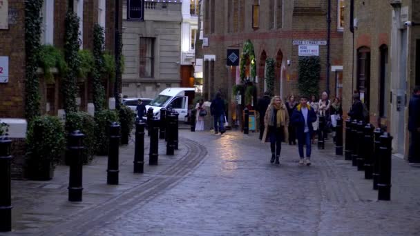 Gatuvy på Covent Garden London - London, England - 10 december 2019 — Stockvideo