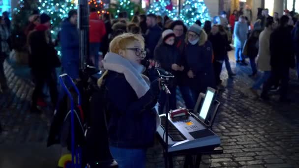 Gatumusiker på Covent Garden London - London, England - 10 december 2019 — Stockvideo