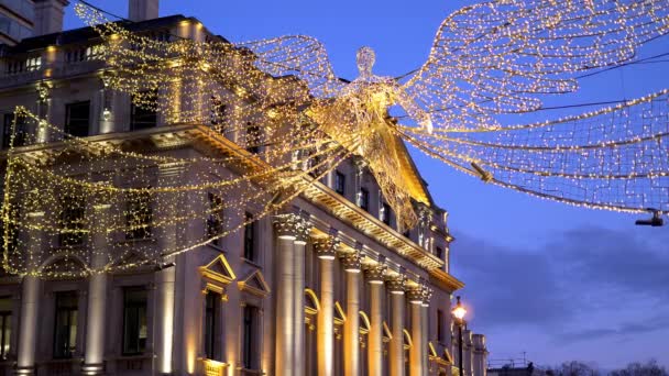 Meravigliose luci di Natale nelle strade di Londra - LONDRA, INGHILTERRA - 10 DICEMBRE 2019 — Video Stock