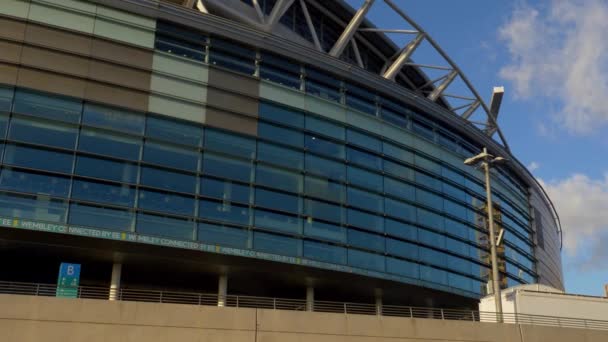 Знаменитый футбольный стадион "Уэмбли" Лондон - ЛОНДОН, Англия - 10 декабря 2019 года — стоковое видео