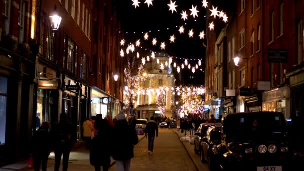 Decoración navideña Siete esferas en Londres - LONDRES, INGLATERRA - 10 DE DICIEMBRE DE 2019 — Vídeos de Stock