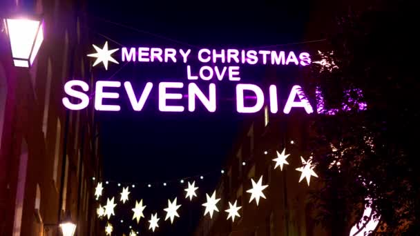 Merry Christmas love Seven Dials - LONDON, ENGLAND - DECEMBER 10, 2019 — Stok Video