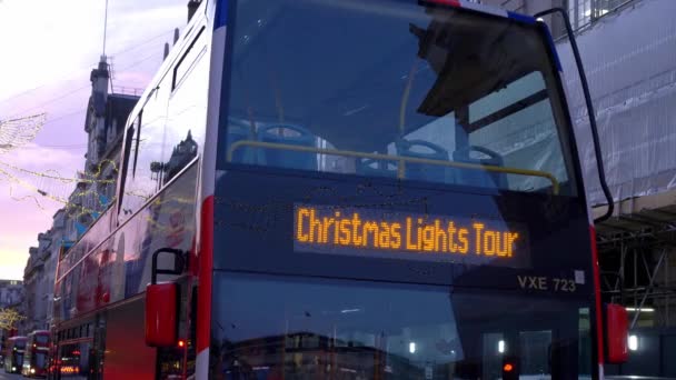Kerstverlichting tour in Londen - Londen, Engeland - 10 december 2019 — Stockvideo