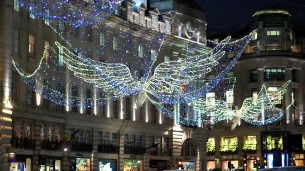 Regent Street decorado para las fiestas - LONDRES, INGLATERRA - 10 DE DICIEMBRE DE 2019 — Vídeos de Stock