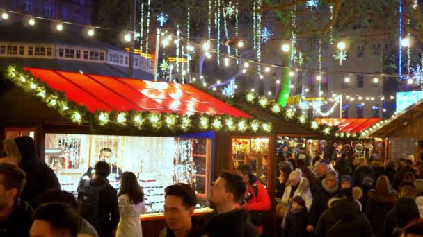 Belo Mercado de Natal em Londres - LONDRES, INGLÊS - DEZEMBRO 10, 2019 — Vídeo de Stock