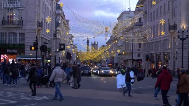 Londres Piccadilly en Navidad - LONDRES, INGLATERRA - 10 DE DICIEMBRE DE 2019 — Vídeos de Stock