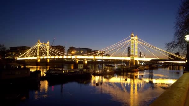 Vackraste Bridge i London Albert Bridge — Stockvideo