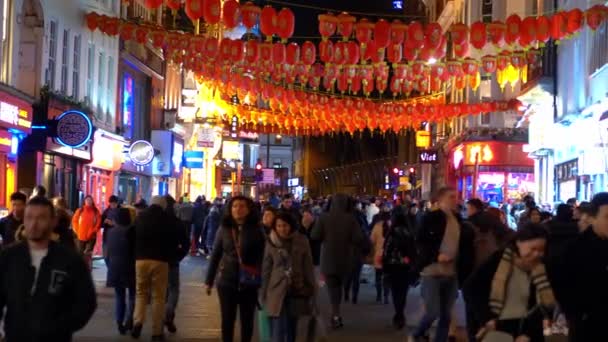 Популярный лондонский Chinatown Evening view - ЛОНДОН, Англия - ДЕСЯТ 10, 2019 — стоковое видео