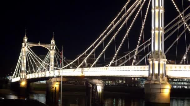 Vackra Albert Bridge London - London, England - 10 december 2019 — Stockvideo