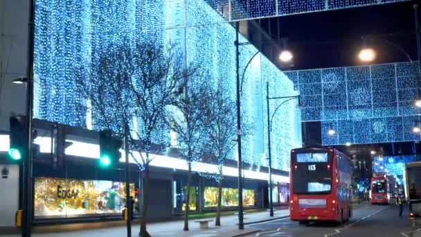 Decoración de luces en Oxford Street Londres - LONDRES, INGLATERRA - 10 DE DICIEMBRE DE 2019 — Vídeos de Stock