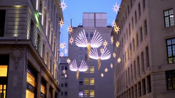 伦敦街头圣诞装饰-伦敦，英国- 2019年12月10日 — 图库视频影像