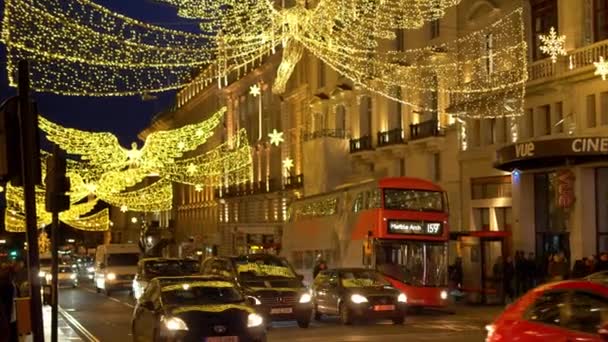 London Regent Street vid juletid - London, England - 10 december 2019 — Stockvideo