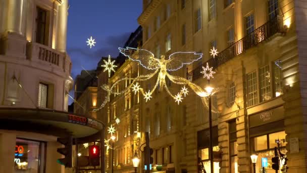 Amazing Christmas decoration at Piccadilly Circus in the evening - LONDON, ENGLAND - DECEMBER 10, 2019 — Stock Video