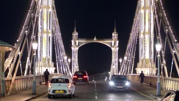 Vista a distanza su Albert Bridge Londra - LONDRA, INGHILTERRA - 10 DICEMBRE 2019 — Video Stock