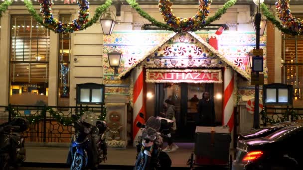 Berömda restaurang Balthazar på Covent Garden London - London, England - 10 december 2019 — Stockvideo