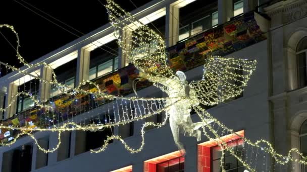 Festive light decoration in the Streets of London - LONDON, ENGLAND - DECEMBER 10, 2019 — 비디오