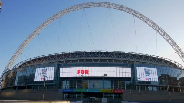 Estádio de Wembley Entrada principal de Londres - LONDRES, ENGLÂNDIA - 10 DE DEZEMBRO DE 2019 — Vídeo de Stock