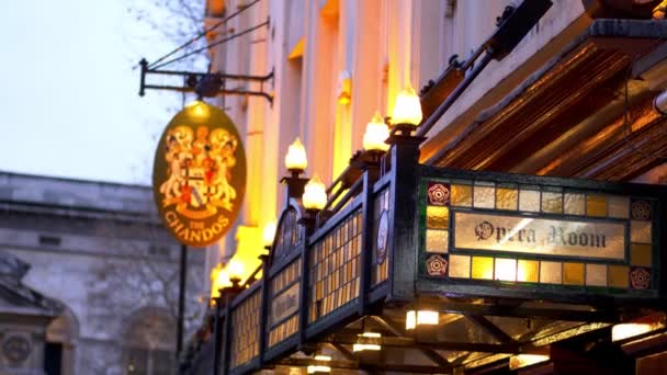 Sala de ópera en Chandos Irish pub - LONDRES, INGLATERRA - 10 DE DICIEMBRE DE 2019 — Vídeo de stock