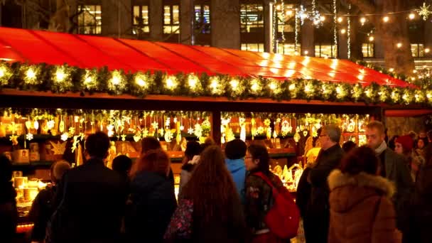 Visão típica do mercado de Natal - LONDRES, INGLÊS - 10 DE DEZEMBRO DE 2019 — Vídeo de Stock