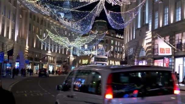 Street view Londres de noche - LONDRES, INGLATERRA - 10 DE DICIEMBRE DE 2019 — Vídeos de Stock