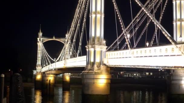 Fantastisk konstruktion av Albert Bridge London — Stockvideo