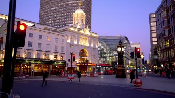 Victoria Street London à noite - LONDRES, INGLÊS - 10 DE DEZEMBRO DE 2019 — Vídeo de Stock