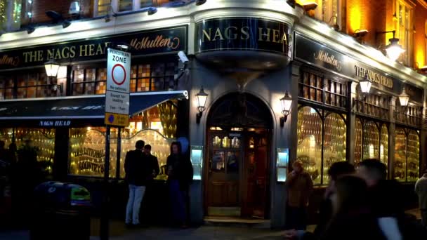 The Nags hoofd Engelse pub in Londen - Londen, Engeland - 10 december 2019 — Stockvideo