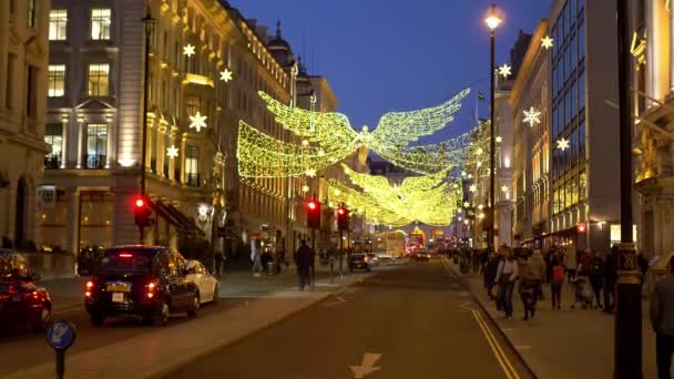 Increíble decoración navideña en las calles de Londres - LONDRES, INGLATERRA - 10 DE DICIEMBRE DE 2019 — Vídeos de Stock
