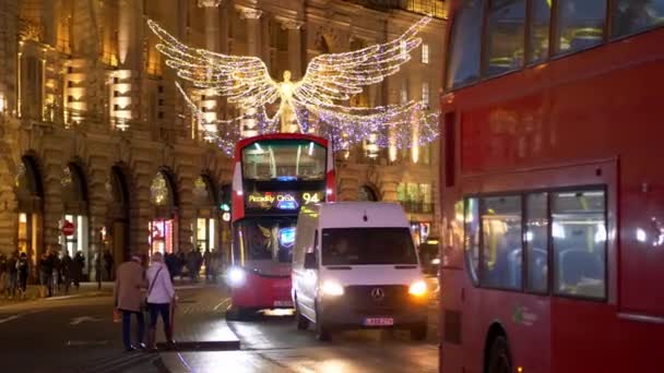 Karácsonyi fények Londonban nagyon ünnepélyes - London, Anglia - december 10, 2019 — Stock videók