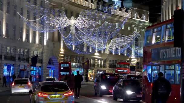 Wspaniały Regent Street London w czasie Świąt Bożego Narodzenia - Londyn, Anglia - 10 grudnia 2019 — Wideo stockowe