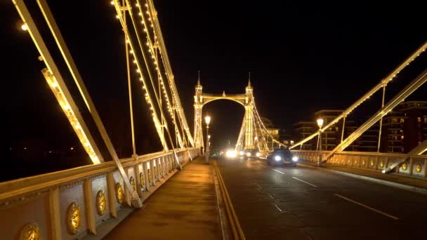 Fahrt über die albert bridge london - london, england - 10. Dezember 2019 — Stockvideo