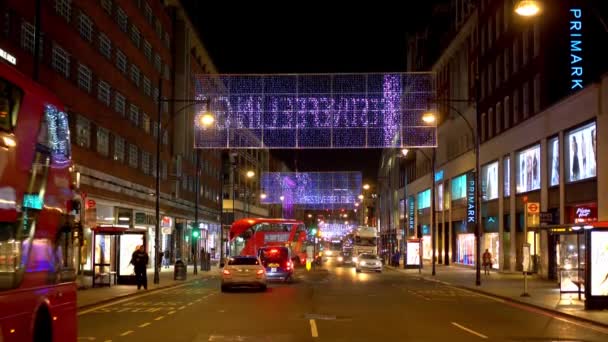 Oxford Street Londra a Natale - LONDRA, INGHILTERRA - 10 DICEMBRE 2019 — Video Stock