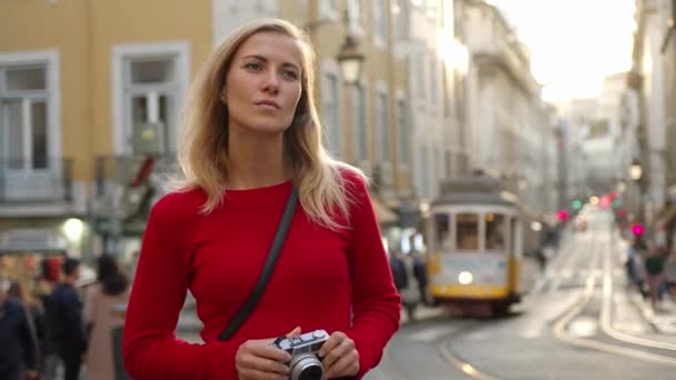 Beautiful Girl Taking Photos While Travelling Lisbon Lisbon Portugal October — Αρχείο Βίντεο