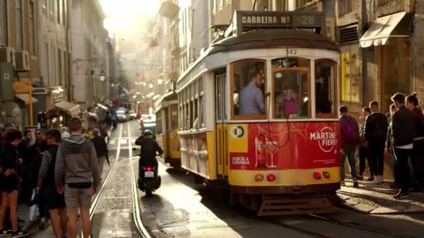 รถรางประว ศาสตร อเส ยงในล สบอน Lisbon โปรต เกส พฤศจ กายน — วีดีโอสต็อก