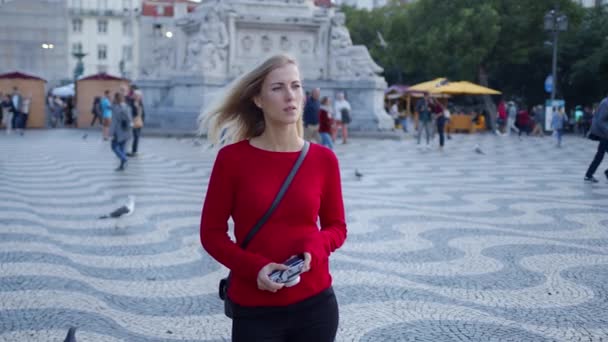 Beautiful Girl Taking Photos While Traveling Lisbon Lisbon Portugal October — Stockvideo