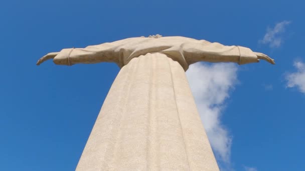 Άγαλμα Του Χριστού Στο Λόφο Της Λισαβόνας Almada Ονομάζεται Cristo — Αρχείο Βίντεο