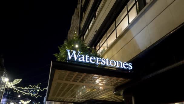 Waterstones i London Piccadilly - London, England - 11 december 2019 — Stockvideo