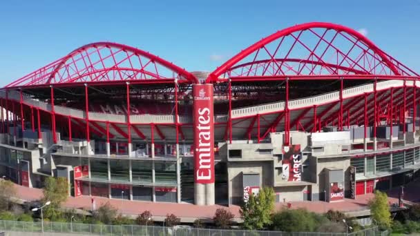 Vue aérienne sur le stade de football Benfica Lisbonne appelé Estadio da Luz - VILLE DE LISBONNE, PORTUGAL - 5 NOVEMBRE 2019 — Video