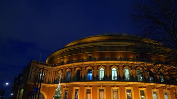 Famoso Royal Albert Hall London - vista nocturna - LONDRES, INGLATERRA - 11 DE DICIEMBRE DE 2019 — Vídeo de stock