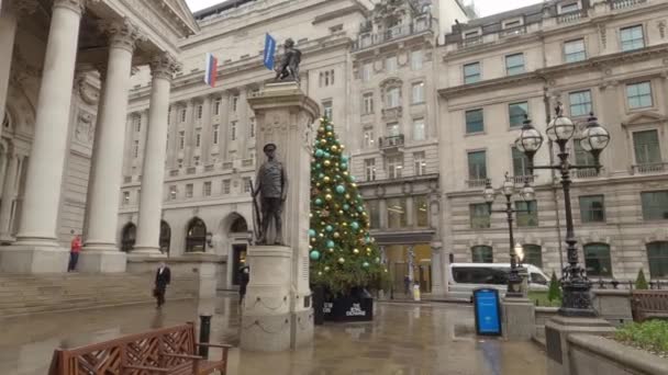 Τράπεζα της Αγγλίας και Royal Exchange στο Λονδίνο - wide angle view - London, England - December 10, 2019 — Αρχείο Βίντεο