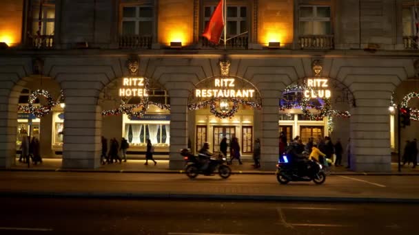 Slavný hotel Ritz v Londýně - Londýn, Anglie - 11. prosince 2019 — Stock video