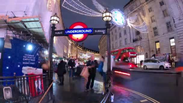Time lapse shot of Piccadilly Circus in London at Christmas Time - London, England - December 10, 2019 — Stock video