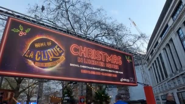 Natal na Leicester Square London - LONDRES, ENGLÂNDIA - 10 DE DEZEMBRO DE 2019 — Vídeo de Stock