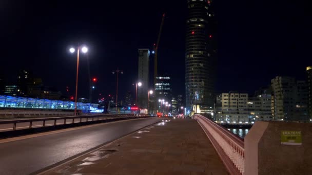 Blackfriars Bridge in London by night - LONDON, ENGLAND - DECEMBER 11, 2019 — 비디오