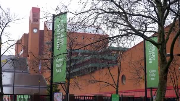 British library in London - LONDON, ENGLAND - DECEMBER 11, 2019 — Stock Video