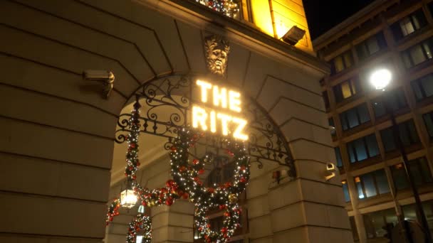 Słynny hotel Ritz w Londynie - Londyn, Anglia - 11 grudnia 2019 — Wideo stockowe