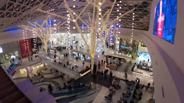 Szeroki kąt widzenia na Westfield Shopping Center London - Londyn, Anglia - 10 grudnia 2019 — Wideo stockowe