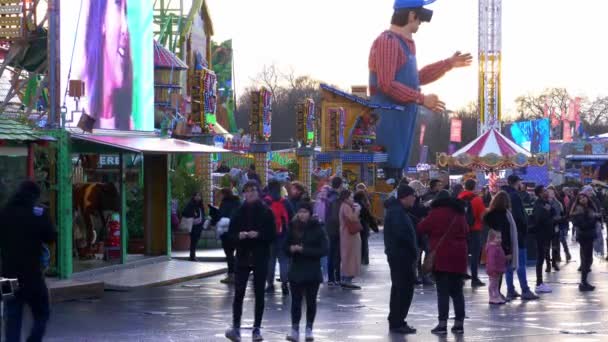 Зимняя рождественская ярмарка чудес в лондонском Гайд-парке - ЛОНДОН, Англия - 11 декабря 2019 года — стоковое видео